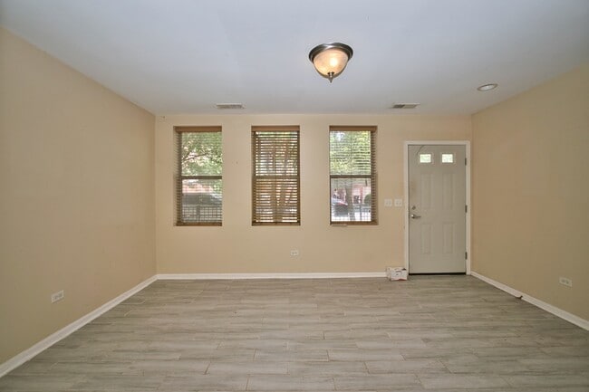 Building Photo - 353 E Eastgate Pl