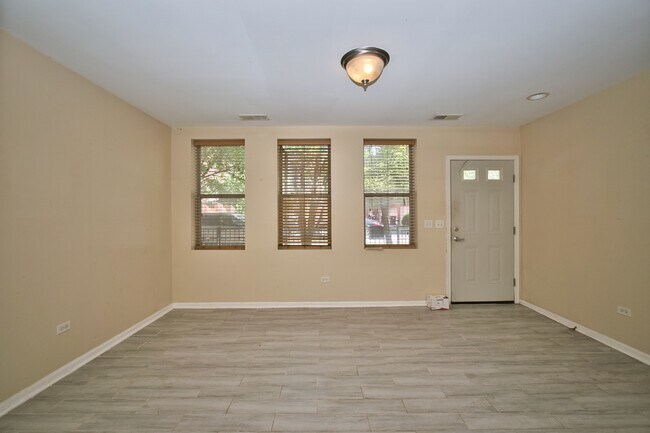 Foto del edificio - 353 E Eastgate Pl