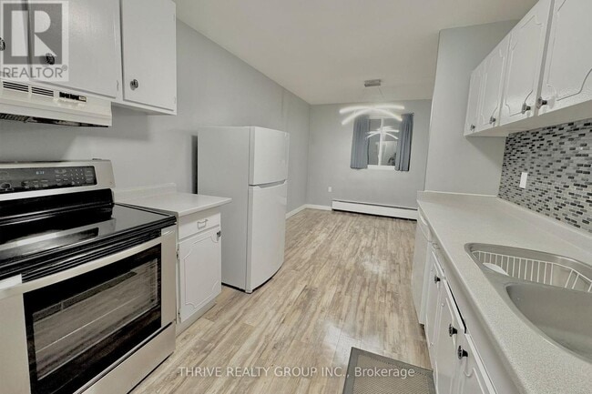 Photo du bâtiment - 635 Wonderland Rd S