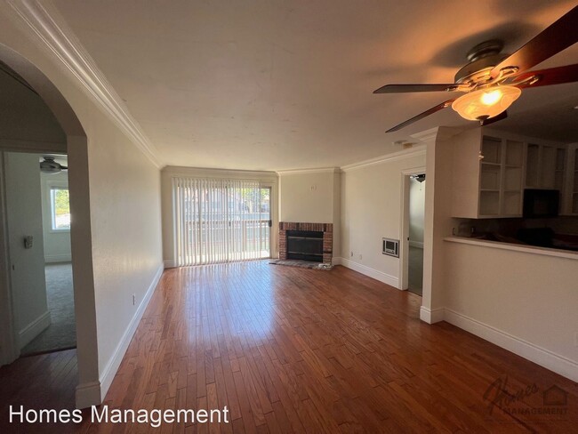 Building Photo - 2 br, 2 bath House - 7702 Caminito Leon #204