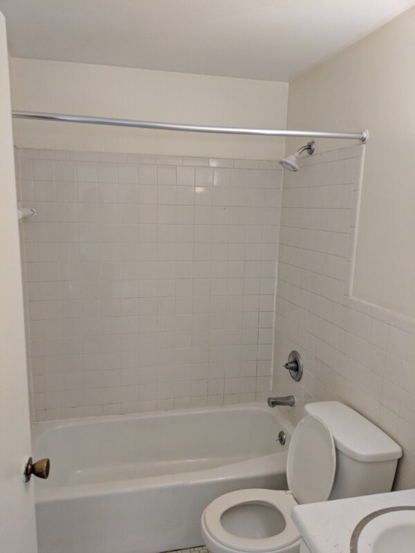 2646 Fairfield Ave, Bridgeport, CT 06605 Apartment for Rent in