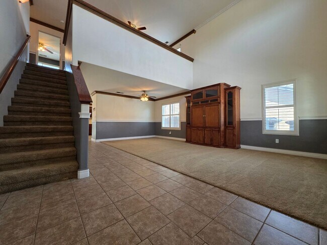 Foto del edificio - 4 bedroom 3 bathroom in SE Visalia!