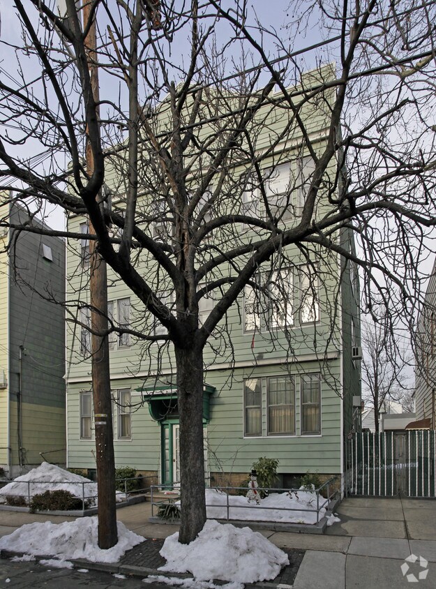 Building Photo - 380 Ege Ave