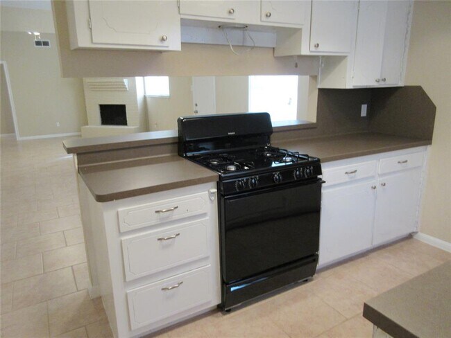 Foto del edificio - 714 Cherry Valley Dr