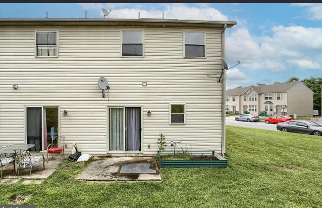 Building Photo - 7565 Stephen Dr