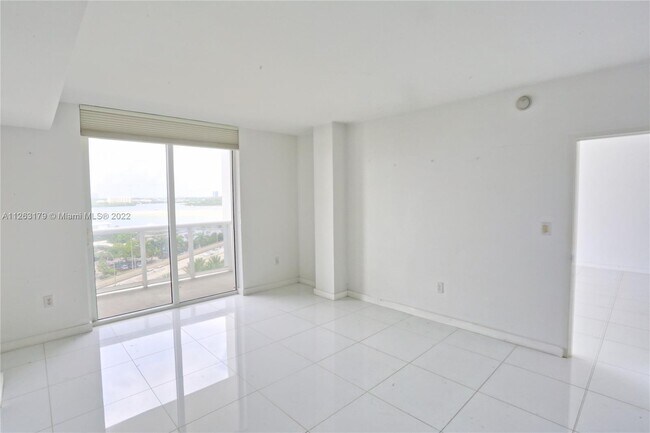Building Photo - 10275 Collins Ave