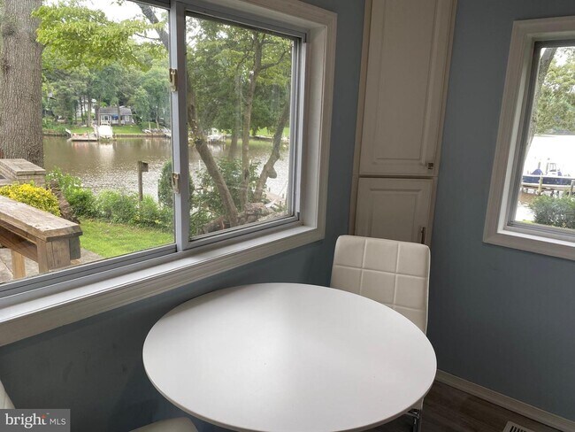 Foto del edificio - 454 River Rd