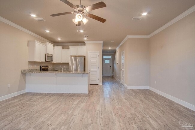 Building Photo - 310 S F St