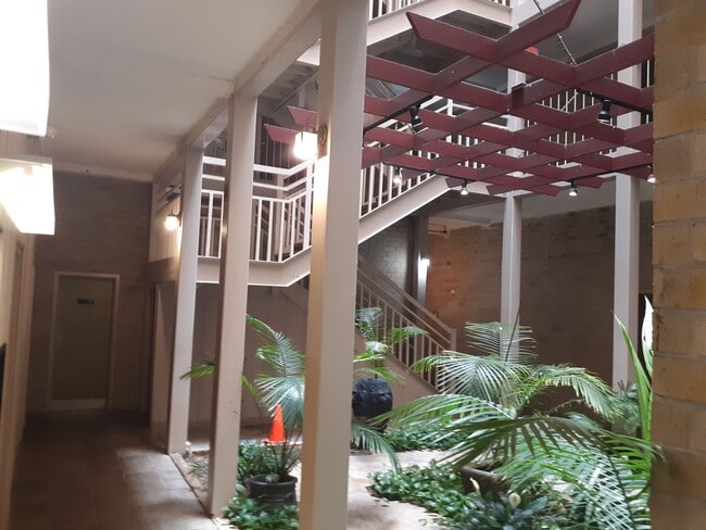 Building Photo - Marvellous Two Bedroom Condo With Perks!