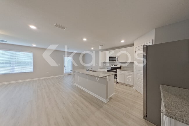 Building Photo - 4820 Malay Cir