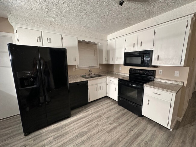 Foto del edificio - 500 Wooten Rd