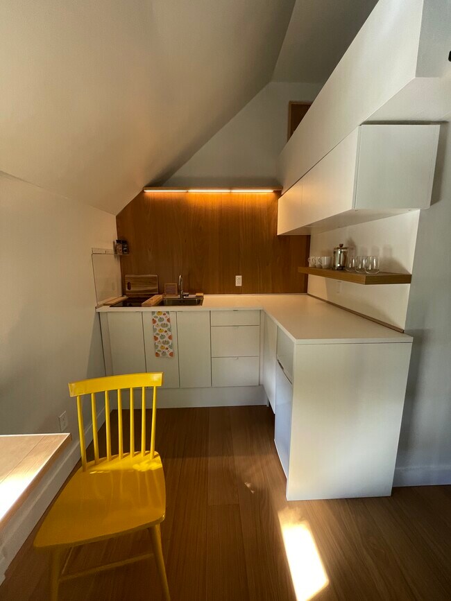 Foto del edificio - 38 Gnarled Hollow Rd
