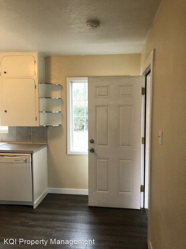 Foto del edificio - 3 br, 1 bath House - 211 Pine Street NE