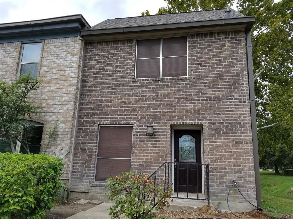 Primary Photo - 811 Threadneedle Street Unit#292