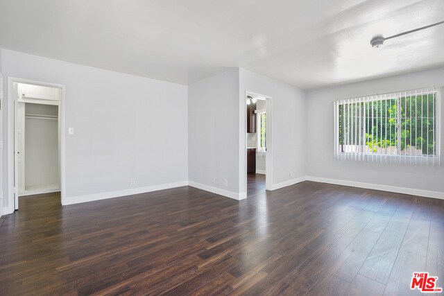 Foto del edificio - 1661 N Bronson Ave