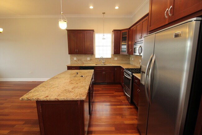 Foto del edificio - 3110 W Belmont Ave