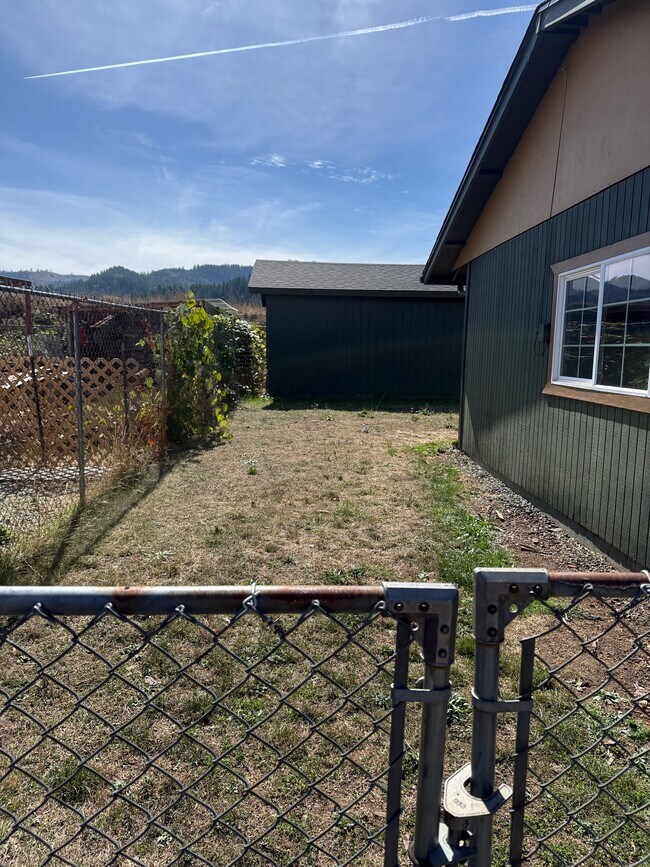 Foto del edificio - 874 SE Vine Maple Dr