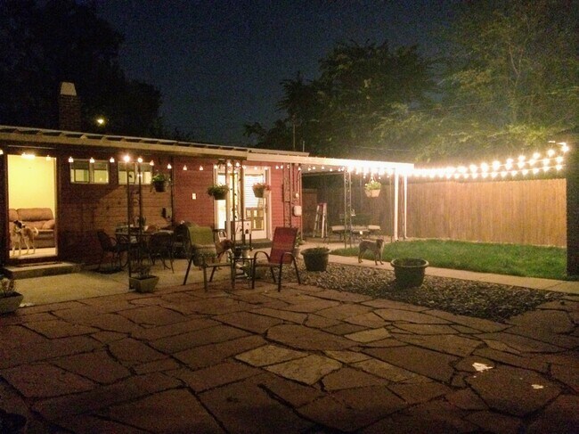 Patio interior - 3131 Milwaukee St