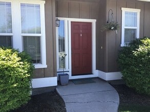 Building Photo - 1052 NE Rambling Ln