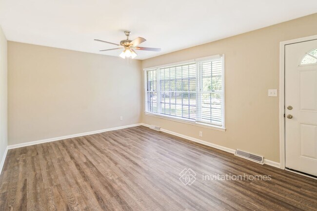 Building Photo - 330 Red Roan Pl