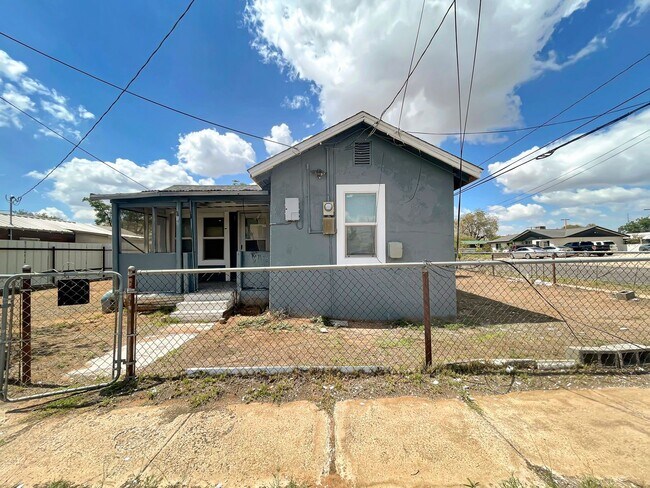 Foto del edificio - 319 N Houston St
