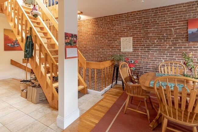 Foto del edificio - 39 Garrison Rd