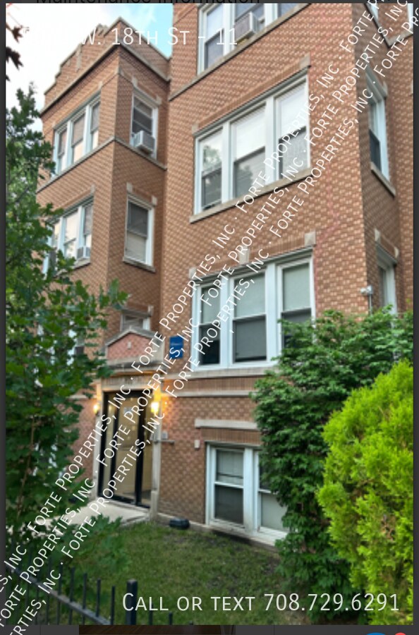 Building Photo - Studio apartment
