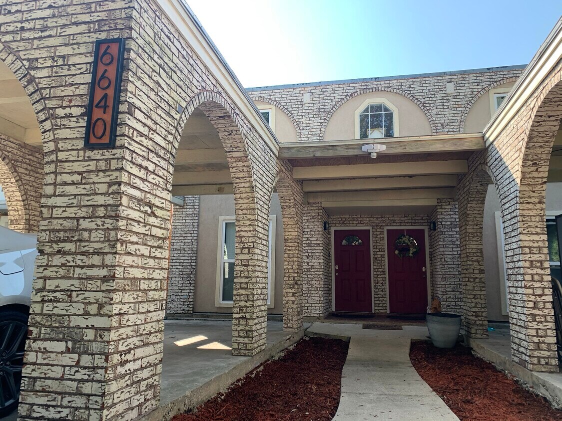 6640 Bellaire Dr, New Orleans, LA 70124 Townhome Rentals in New