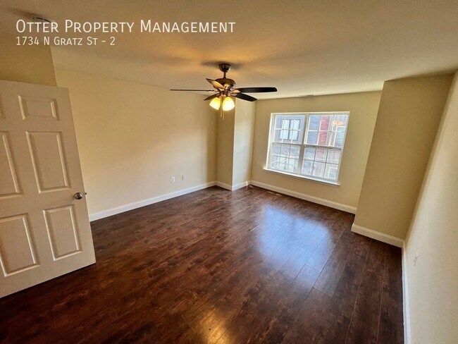 Building Photo - 5BR/2BA Second Floor Apartment on Lively G...