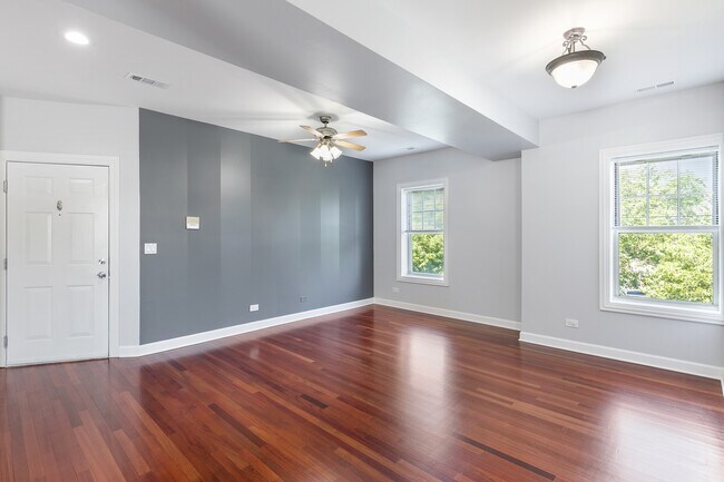 Foto del edificio - 7363 N Ashland Blvd