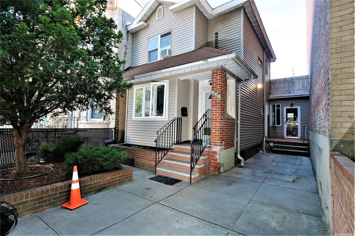 Primary Photo - 241 55th St