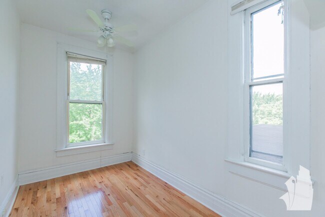 Foto del edificio - 2315 N Southport Ave