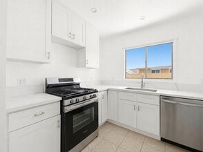 Building Photo - 337 Rexford Dr