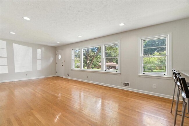 Foto del edificio - 2720 Birchwood Way SW