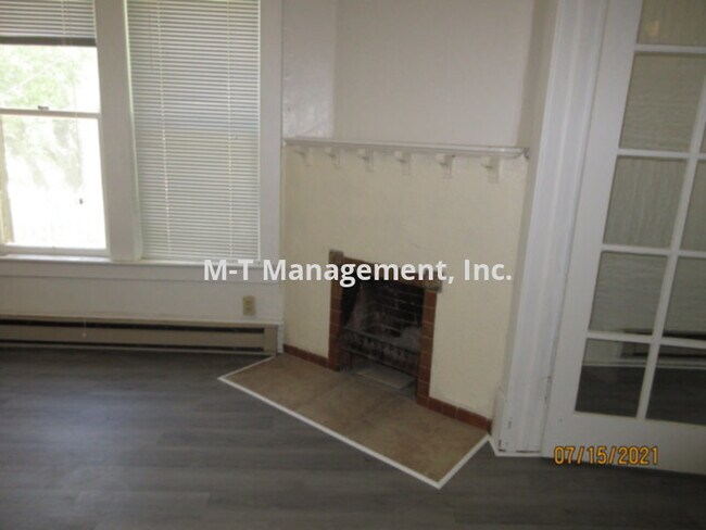 Building Photo - 1122 S Walnut St