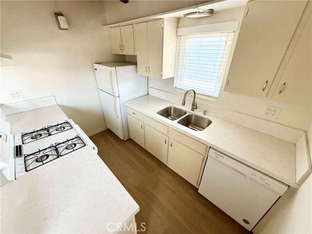 Building Photo - 224 Avenida Santa Barbara
