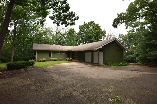 Building Photo - 9914 Lucas Rd