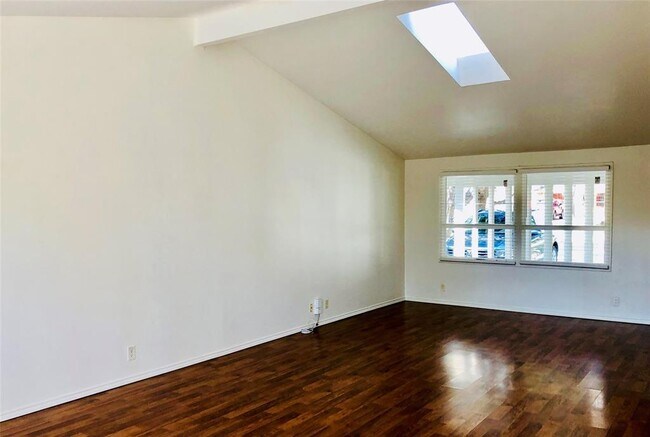 Foto del edificio - 817 Edgefield Dr