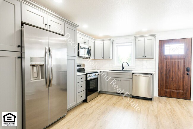 Building Photo - 15012 Tally Ho Dr