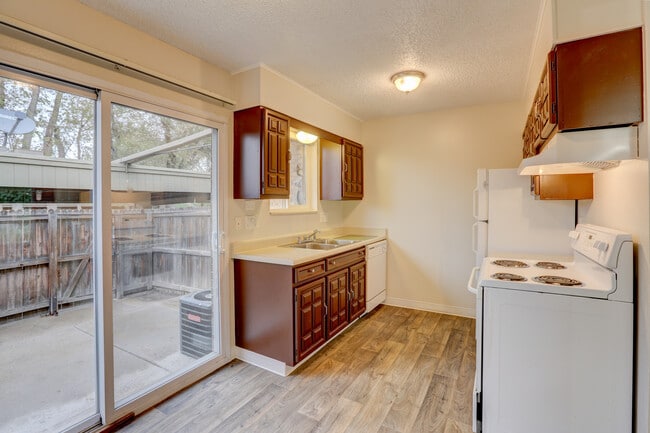 2BR 1.5BA - 1424SF - Adrienne Townhomes & Apartments 2BR 1.5BA - 1424SF - Adrienne Townhomes & Apartments