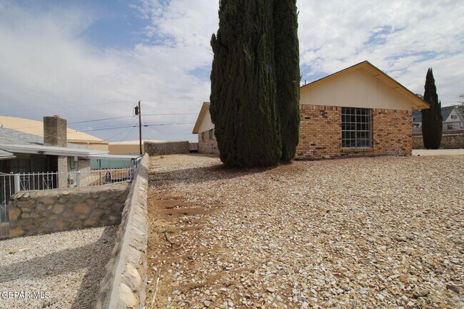Foto del edificio - 3406 Moonlight Ave