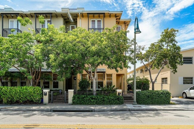 Photo - 811 S Federal Hwy Townhome