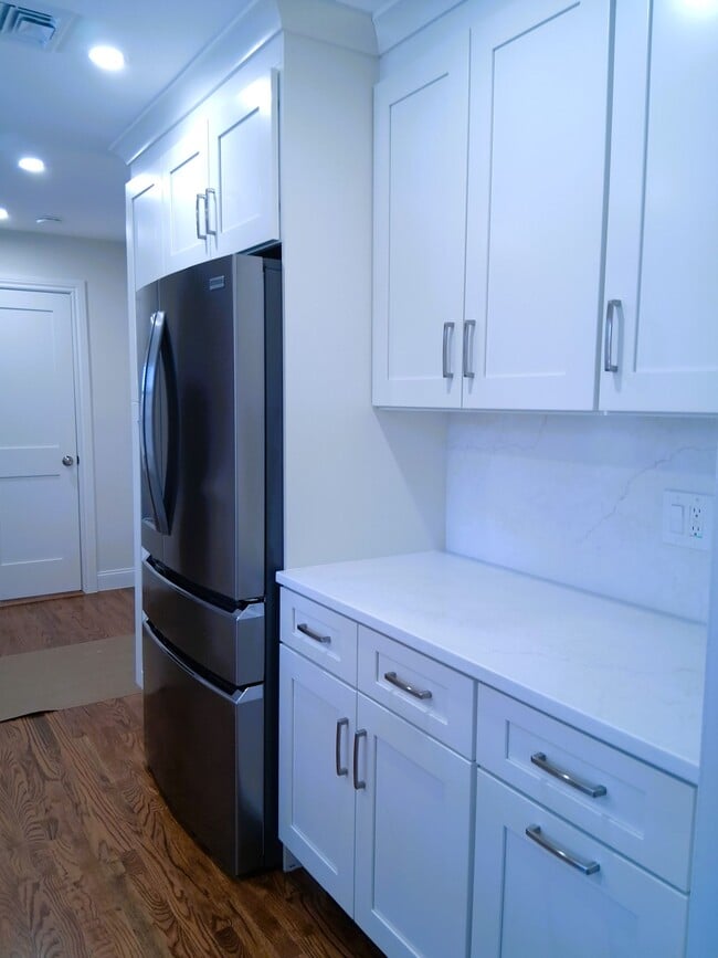 Photo - 34 Old East Neck Rd House