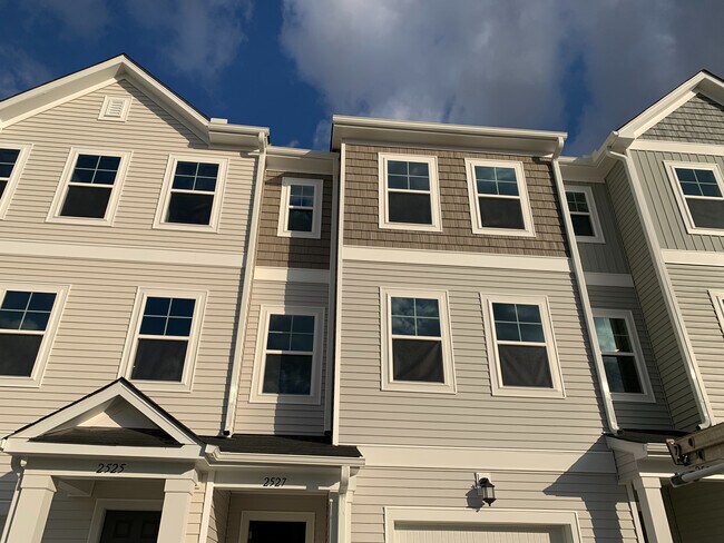 Foto del edificio - Room in Townhome on Chert Ln