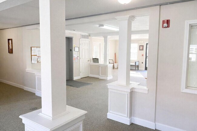 Foto del edificio - PENNYRILE SENIOR APARTMENTS