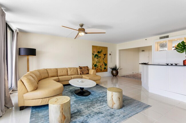 Building Photo - 4050 N Ocean Dr
