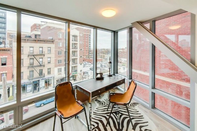Foto del edificio - 2820 Astoria Blvd