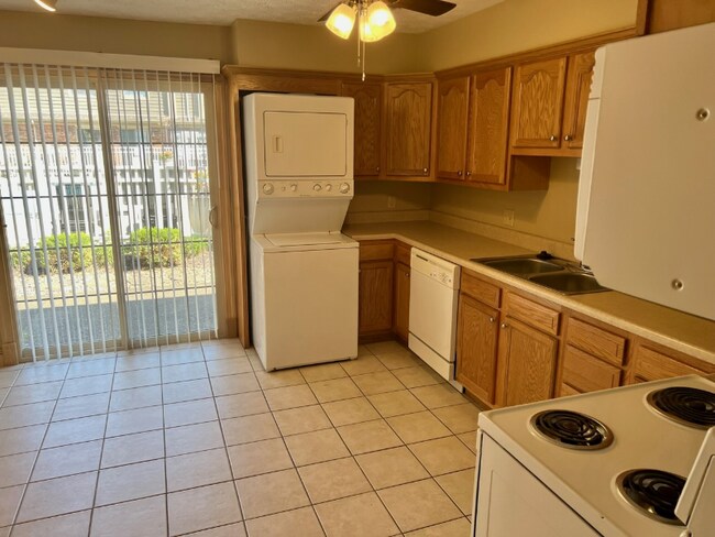 Foto del edificio - 1616 Spring Valley Dr