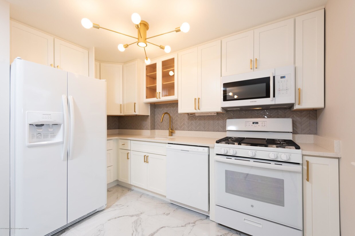 Primary Photo - 136 Manor Dr