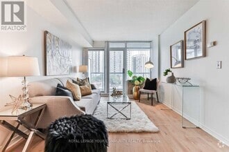 Building Photo - 5500-5500 Yonge St